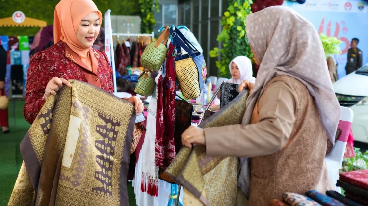 Dekranasda Muaro Jambi Dorong Perajin Terus Berinovasi