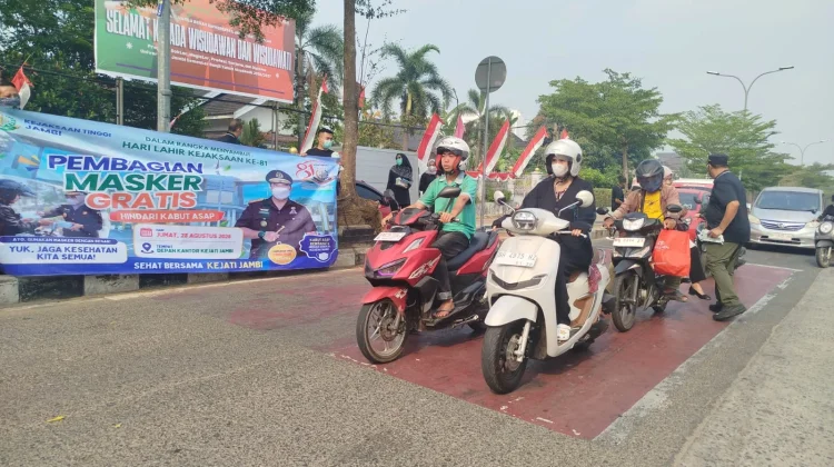 Kabut Asap, Kejati Jambi Bagikan Masker dan Buka Pemeriksaan ISPA