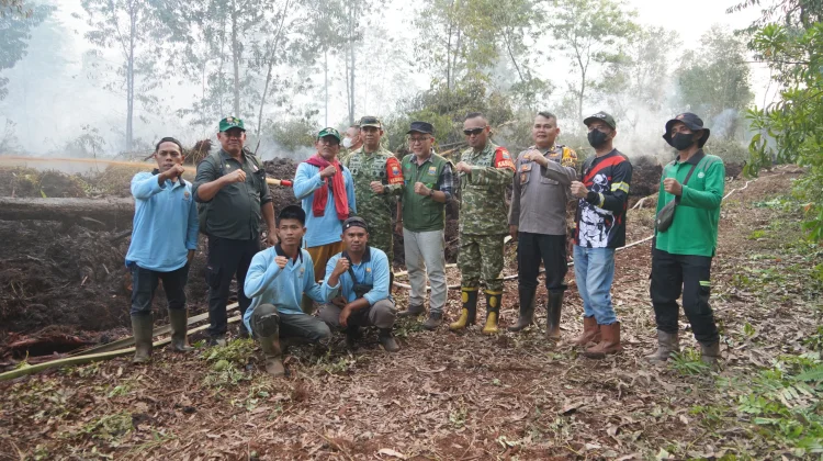 Danrem 042/Gapu Turun Langsung ke Lokasi Karhutla di Desa Londerang