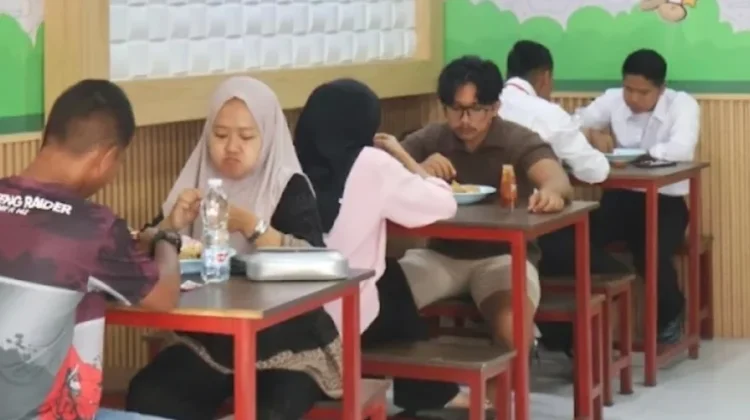 Makan Santai dan Asyik di Jajan Ayam