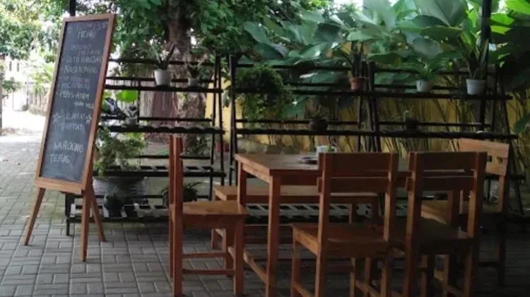 Teras Kini tongkrongan asyik sajian menarik