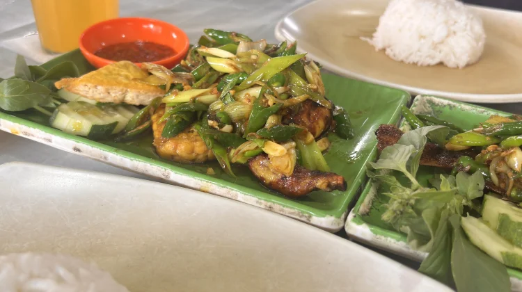 Ayam Bakar Mentega, Gurih Manis dengan Aroma yang Menggoda