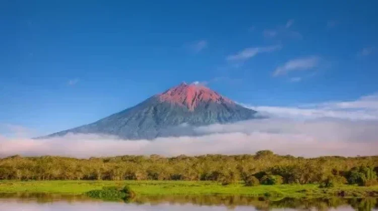 Gunung Kerinci Jambi Berada di Status Waspada