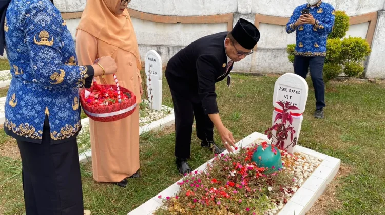 RRI Jambi Gelar Tabur Bunga Peringati Hari Radio Ke-81