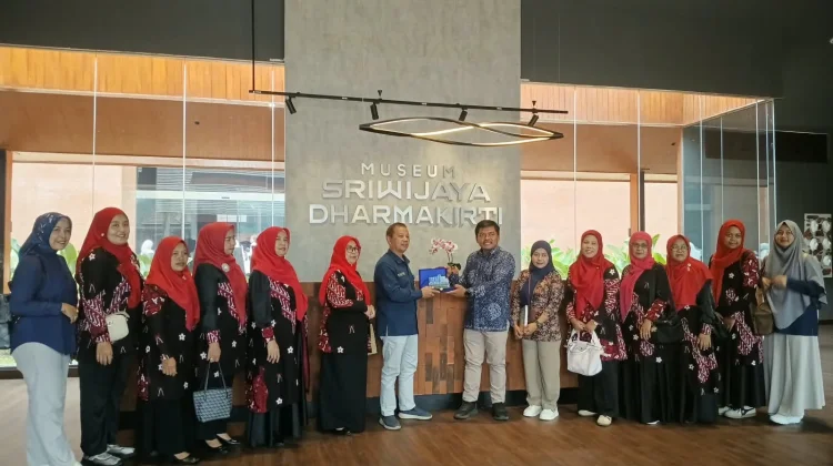 Hari Radio ke-81, DWP RRI Jambi Kunjungi Museum Sriwijaya Darmakirti