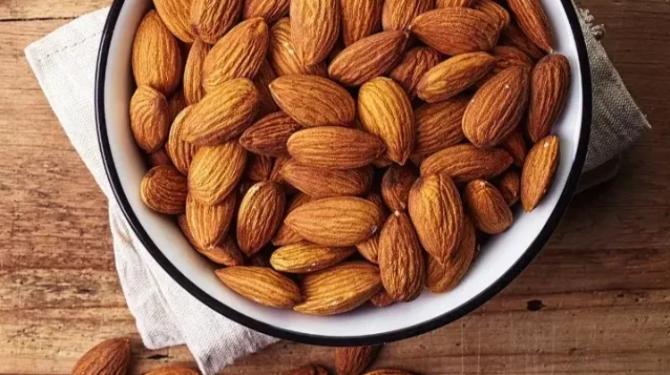 Menyimpan Almond Utuh Aman Tetap Renyah dan Tidak Tengik