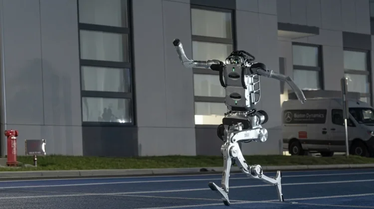 Robot Humanoid Unitree As2W Diklaim Mampu Lari 45,6 Km/Jam