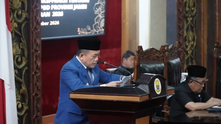Gubernur Sampaikan Tanggapan Pemerintah atas Pandangan Umum Fraksi