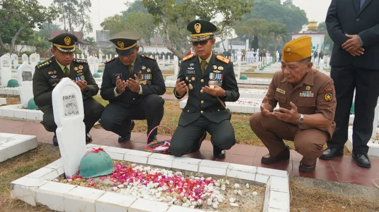 Ziarah Nasional HUT KE-81 TNI di TMP Satria Bhakti Jambi