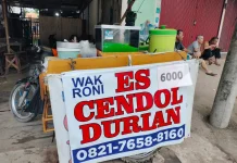 Es durian Wak Roni, es durian musiman
