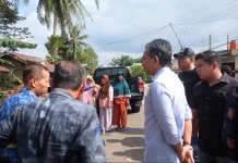 Wabup Muaro Jambi Tinjau Rumah Warga Terdampak Puting Beliung di Desa Seponjen