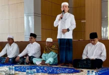 Gubernur Alharis Buka Puasa Bersama Warga Sekitar Rumah Dinas