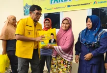 Golkar Jambi Salurkan Bantuan Kepada Warga Sekitar Kantor