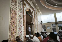 Hukum Sholat Idul Fitri tetapi Tidak Mengikuti Khutbah