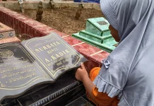 Tradisi Ziara Kubur di Hari Raya