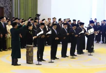 Anggota Dewan Komisioner OJK Lakukan Pengucapan Sumpah Jabatan
