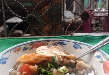 Tekwan Gurih dengan Kerupuk Tempe