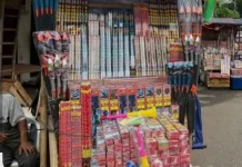 Kembang Api Pedagang Musiman di Bulan Ramadhan