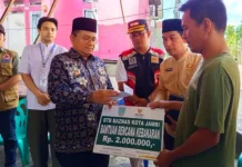 Bentuk Kepedulian Walikota Jambi Serahkan Bantuan Kepada Korban Kebakaran
