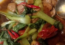 Tumis Pakcoy tambah Bakso agar di Sukai Anak-anak