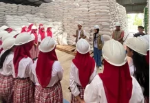 Perum Bulog Jambi Edukasi ke SMK Yadika Jambi