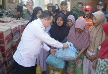 Gubernur Jambi Serahkan Bantuan Korban Banjir Sarolangun