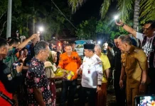 Gubernur Jambi Salurkan Bantuan dan Janjikan Perahu Gratis