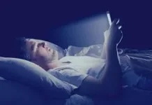 Resiko Kesehatan Bermain Gawai sebelum Tidur