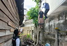 Warga Temukan Seorang Pengamen Gantung Diri