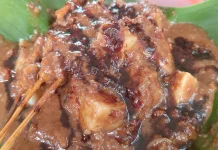 Sate Daging Bumbu Melimpah