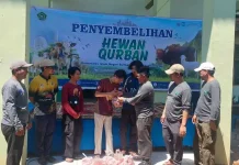 Mahasiswa Asing UIN STS Terima Bingkisan Kurban