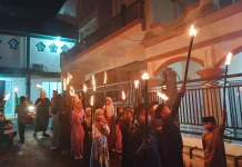 Sambut Tahun Baru Islam, Puluhan Anak RT 21 Ikuti Pawai Obor