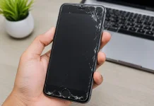 Bahaya Membiarkan Antigores Ponsel yang Sudah Rusak