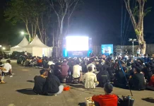 Nobar "Bola Gembira" Penuh Keakraban TNI dan Warga Kota Jambi