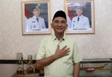 Bupati Hurmin Ajak Ayah Antar Anak Hari Pertama Sekolah