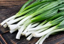 Khasiat Air Rebusan Daun Bawang Campur Madu