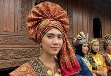 Tengkuluk Jambi Bukan Hanya untuk Menutupi Kepala Bagi Wanita Melayu Jambi