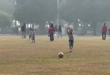 Sejumlah Warga Masih Beraktivitas Biasa, Ditengah Kabut Asap