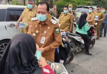 Pemkab Muaro Jambi Bagikan Ribuan Masker Cegah ISPA