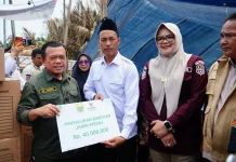 Gubernur Jambi Kunjungi Korban Kebakaran di Tanjabtim