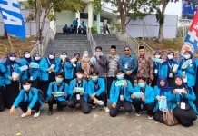 UIN STS Jambi Bagikan Masker di tengah Kabut Asap