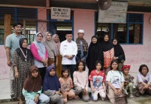 Gubernur Serahkan Bantuan Korban Kebakaran di Desa Buat Bungo