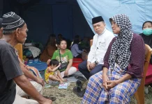 Gubernur Al Haris Tinjau Korban Kebakaran di Kelurahan Cempaka Putih