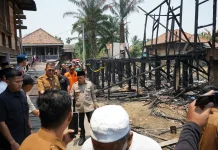 Gubernur Tinjau Lokasi Kebakaran di Tanjung Raden, Imbau Waspada Api di Kemarau