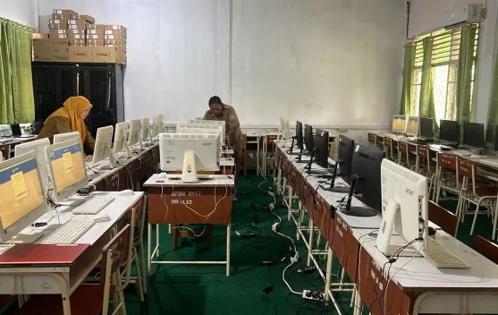 SMP Negeri 16 Kota Jambi Siap Gelar TKA, 40 Komputer Berhasil Diperbaiki