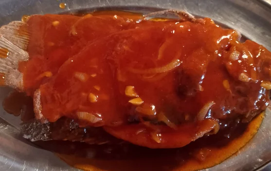 Ikan Gurami Asam Manis Utuh