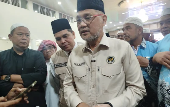 Tiba di Jambi, Jemaah Haji Kloter BTH 20 Disambut Menteri Haji dan Umrah
