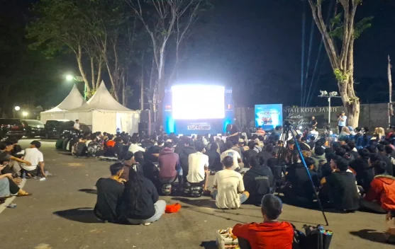 Nobar "Bola Gembira" Penuh Keakraban TNI dan Warga Kota Jambi