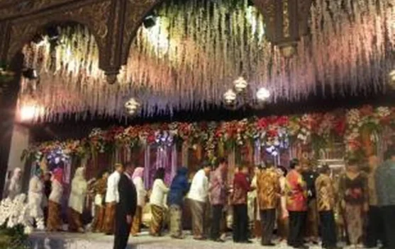 Tradisi Kondangan: Silaturahmi, Amplop, dan Pulang Bawa Besek