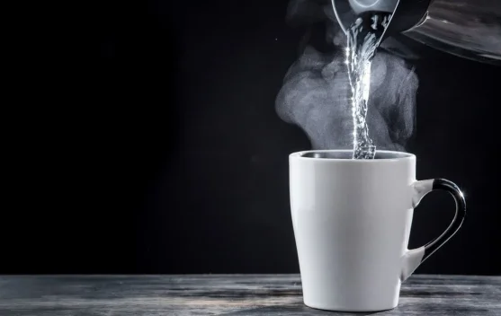 Manfaat Minum Air Hangat di Pagi Hari